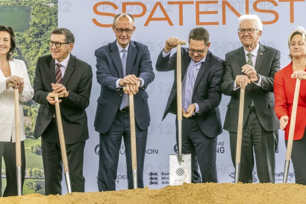 Ground-breaking ceremony ceremony for the Innovation Park for Artificial Intelligence (IPAI) in Heilbronn. From left, Minister of Research Dorothee Bär, Prof. Reinhold Geilsdörfer (Dieter Schwarz Foundation), Friedrich Merz, Gerd Chrzanowski (CEO, Schwarz Group), Winfried Kretschmann, Dr. Nicole Hoffmeister-Kraut (Minister of Economics BW) . Heilbronn, Baden-Württemberg, Germany