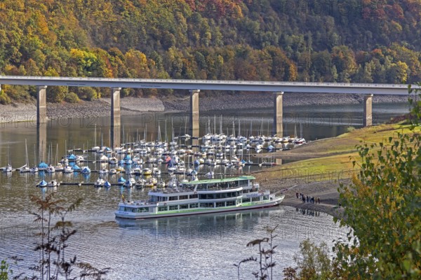 Marina, sightseeing boat, pier, Talbrücke, Sondern, Olpe, Biggesee, Sauerland, North Rhine-Westphalia, Germany