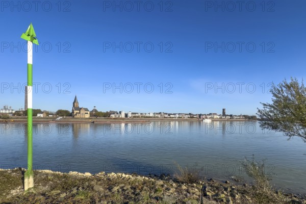 View of the town of Emmerich from the west bank of the Rhine with St. Martini church on the left, tower without spire of St. Aldegundis, Emmerich, Lower Rhine, North Rhine-Westphalia, Germany
