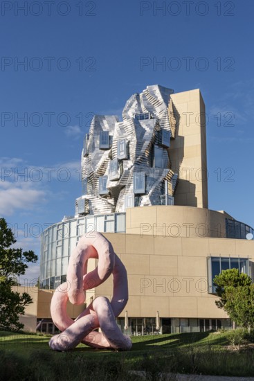 Luma, 56 m high irregular tower designed by Frank Gehry, tower in the style of Deconstructionism, Arles, France