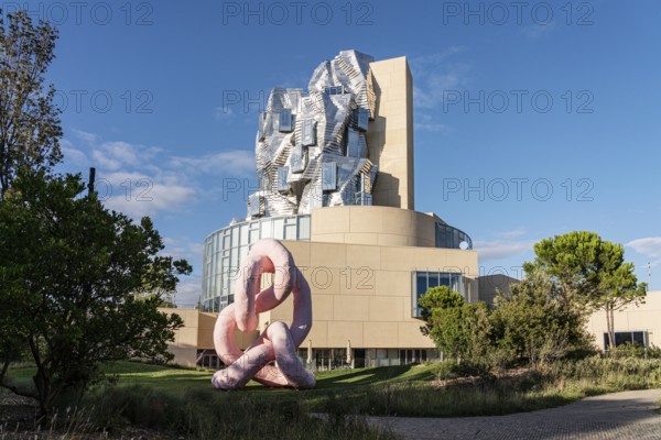 Luma, 56 m high irregular tower designed by Frank Gehry, tower in the style of Deconstructionism, Arles, France