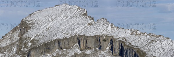 Mountain panorama from Walmendinger Horn, 1990m, to the Hohe Ifen covered by the first snow in autumn, 2230m, Kleinwalsertal, Vorarlberg, Allgäu Alps, Austria