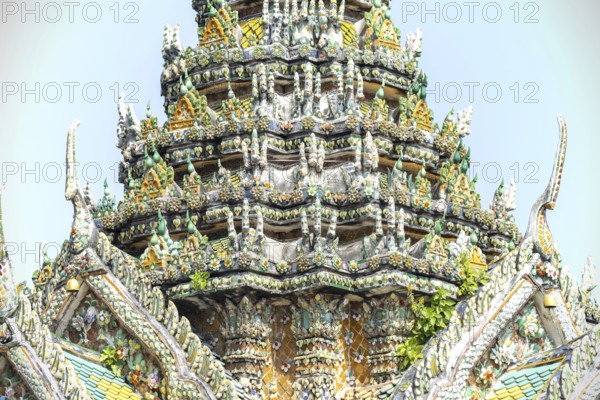 Central Prang at Wat Arun Rajwararam (Temple of Dawn), a Thai Buddhist temple on the west bank of the Chao Phraya River in Thonburi, Bangkok, Thailand