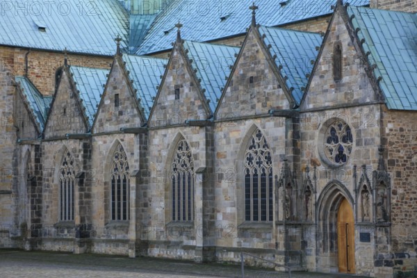 Gothic side chapels, Hildesheim Cathedral or High Cathedral of St. Mary's Ascension in pre-Romanesque style, Cathedral of the Roman Catholic Diocese of Hildesheim, UNESCO World Heritage Site, Hildesheim, Lower Saxony, Germany