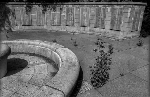 Germany, Halle, 5.8.1992, Soviet military cemetery in Halle, wall, name plates of fallen Soviet soldiers