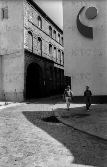 Germany, Halle, 5.8.1992, street scene