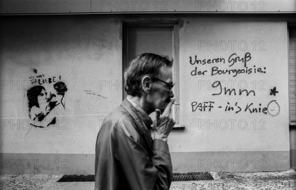 Germany, Berlin, 3.8.1992, graffiti in Prenzlauer Berg: Our greeting from the bourgeoisie 9 mm - paff in the knee..., why not try it with love?