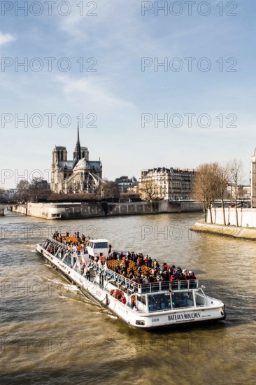 Tourist boat on Seine River. Paris, France, 30.01.2009