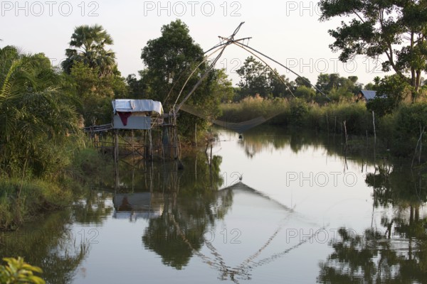 Thailand, Southern, Shore-operated lift net, on sunset // Pêche au carrelet, coucher du soleil, Sud Thaïlande Pêche au carrelet, Sun lever, Sud Thaïland