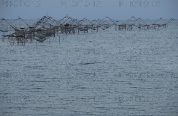 Thailand, Phatthalung, Shore-operated lift net, Before sunrise // Pêche au carrelet, avant le lever du soleil, Sud Thaïlande Fisherman, boat, Pêche au carrelet, Sun lever, Sud Thaïland