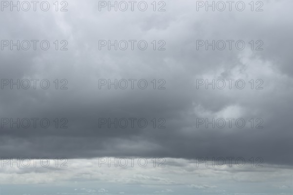 Large cloud field in front closed cloud cover from low-hanging low-hanging Nimbostratus gray blue-gray bad weather cloud, international