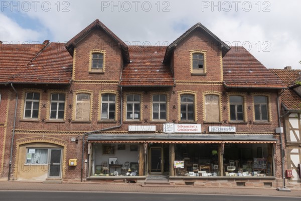 Antiques, former grocery store, business abandonment, brick building, Kleinalmerode, municipality, Geo-Naturpark Frau Holle Land, Bad Sooden-Allendorf, Hesse, Germany