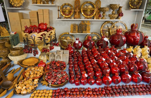 Selling red decorative pomegranate crafts on a market table, Vernissage Market, Handicraft Market, Yerevan, Yerevan, Yerevan, Armenia