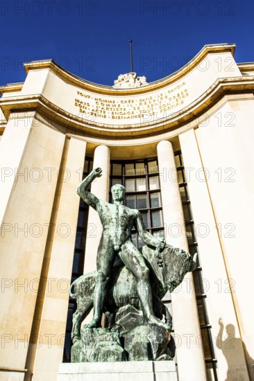Hercules bronze statue in front of Palais de Chaillot, sculpted by Albert Pommier. Paris, France. 30.12.12