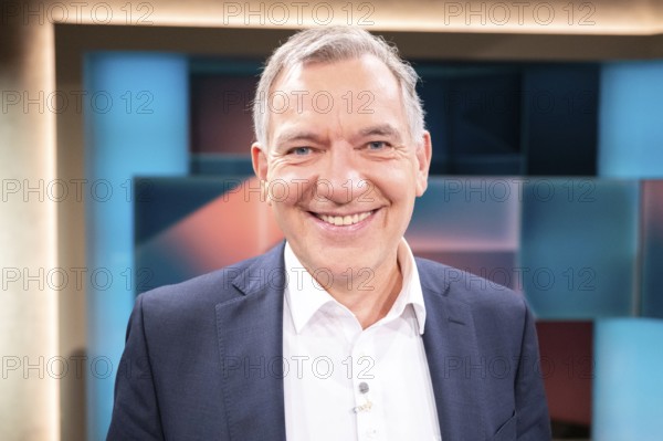 Jan van Aken at hard but fair at rising prices, 20.10.2025, Cologne, WDR, Alexander Franz