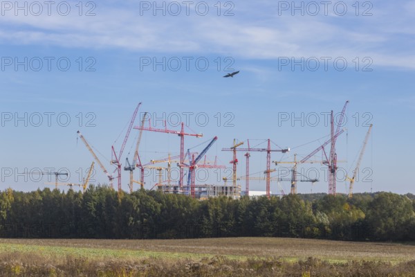 Taiwanese chip manufacturer TSMC is building a new ESMC chip factory in Dresden together with Bosch, Infineon and NXP. In addition to Bosch's new location, the location is in the north of Dresden. The managing director of the chip manufacturer is also expected to attend the groundbreaking ceremony on August 20 in Dresden. The plant is scheduled to open in 2027. Z, Dresden, Saxony, Germany