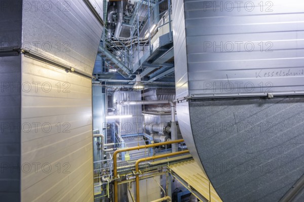 The Nossener Brücke CHP plant is a power plant in Dresden's Löbtau-Nord district that went into operation in 1995. The new building was built in 1993—1995 by Siemens AG with an electrical output of 270 megawatts and a district heating capacity of 455 megawatts and has been operated by Sachsenenergie ever since. Turbine room and power plants, Dresden, Saxony, Germany