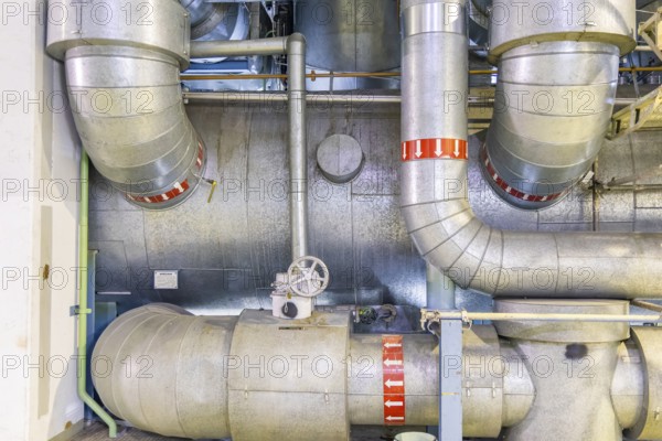 The Nossener Brücke CHP plant is a power plant in Dresden's Löbtau-Nord district that went into operation in 1995. The new building was built in 1993—1995 by Siemens AG with an electrical output of 270 megawatts and a district heating capacity of 455 megawatts and has been operated by Sachsenenergie ever since. Dampfturbinenalagen, Dresden, Saxony, Germany