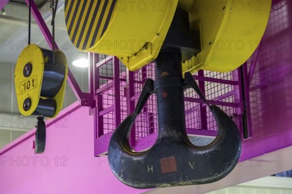 The Nossener Brücke CHP plant is a power plant in Dresden's Löbtau-Nord district that went into operation in 1995. The new building was built in 1993—1995 by Siemens AG with an electrical output of 270 megawatts and a district heating capacity of 455 megawatts and has been operated by Sachsenenergie ever since. steam turbine systems. Schwerlasthaken, Dresden, Saxony, Germany