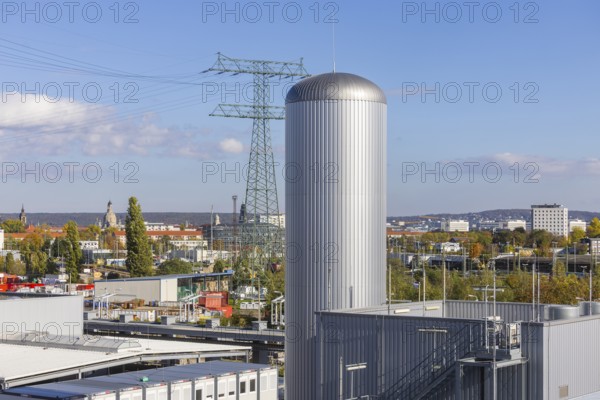 The Nossener Brücke CHP plant is a power plant in Dresden's Löbtau-Nord district that went into operation in 1995. The new building was built in 1993—1995 by Siemens AG with an electrical output of 270 megawatts and a district heating capacity of 455 megawatts and has been operated by Sachsenenergie ever since. Dampfspeicher, Dresden, Saxony, Germany