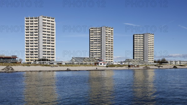 Skyscrapers on Südstrand, built in the 60s and 70s, Fehmarn Island, 18.10.2025, Fehmarn, Schleswig-Holstein, Germany