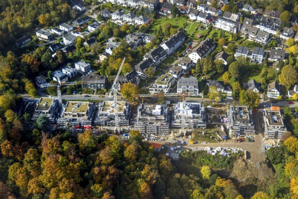 Aerial view, construction site with new development area Bredeney Park, Weg Zur Platte, Bredeney, Essen, Ruhr region, North Rhine-Westphalia, Germany, construction site, building plots, construction crane, construction project, construction site, DE, Essen-Süd, Europe, large construction site, aerial photography, aerial photography, new building, overview, birds-eyes view, overview