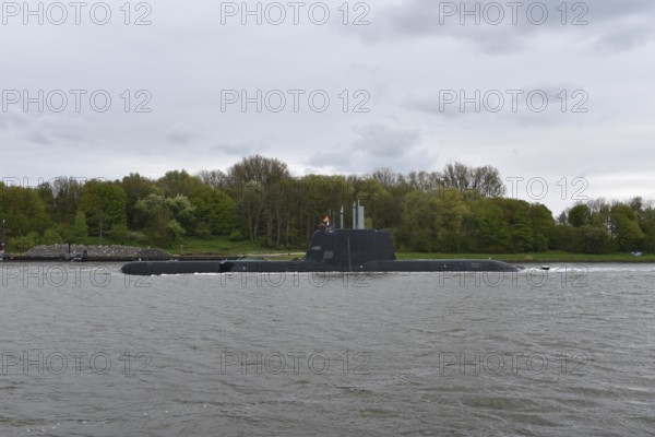 Warship, submarine, submarine TKMS Submarine 01 sails in the Kiel Canal, Schleswig-Holstein, Germany