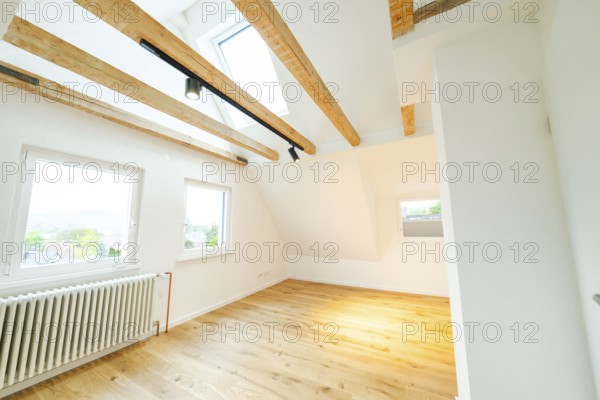 Bright attic room with exposed beams and oak floors, friendly and modern, house renovation, climate renovation, Metzingen, Germany