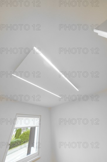 Modern white ceiling with two slim LED lines, geometric light detail near window, house renovation, climate renovation, Metzingen, Germany