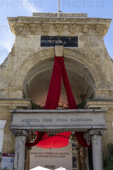 An old historic building in the old town. The fruit, meat and vegetable market in its former glory. Mercado Central de Abastos de Cádiz, Andalusia, Spain