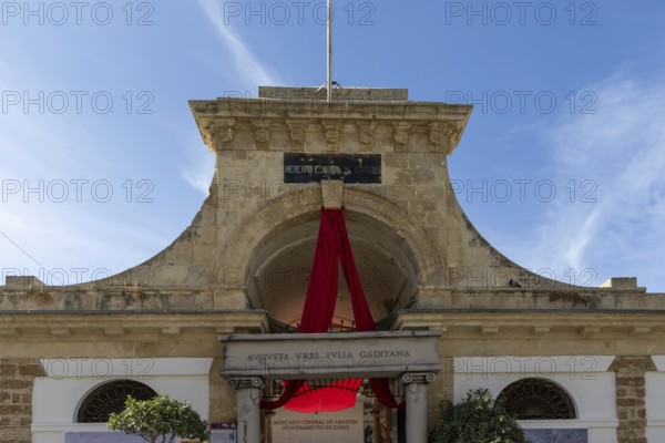 An old historic building in the old town. The fruit, meat and vegetable market in its former glory. Mercado Central de Abastos de Cádiz, Andalusia, Spain