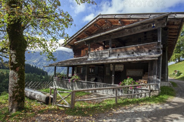 Historic Gerstrubener Jagd-Hütte, historic mountain farming village Gerstruben, Dietersbachtal, near Oberstdorf, Allgäu Alps, Oberallgäu, Allgäu, Bavaria, Germany