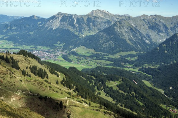 View from Söllerkopf of Oberstdorf and Illertal, behind Nebelhorn, Rubihorn and Schattenberg, Oberstdorf, Oberallgäu, Allgäu, Bavaria, Germany