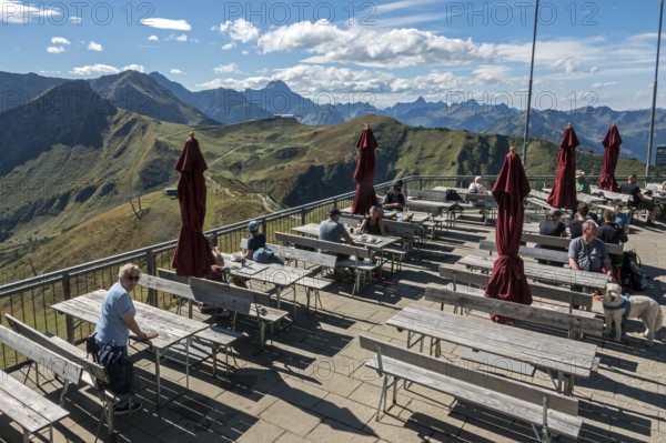 Terrace of the restaurant Gipfelstation Fellhornbahn, behind mountains of the Allgäu Alps, Oberstdorf, Oberallgäu, Allgäu, Bavaria, Germany