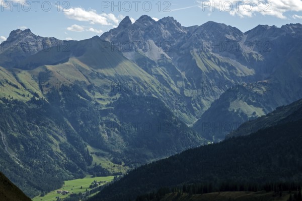 View from the Fellhorn of the Allgäu Alps, Trettachspitze, Mädelegabel and Hochfrottspitze in the background, Stillachtal below, Oberstdorf, Oberallgäu, Allgäu, Bavaria, Germany