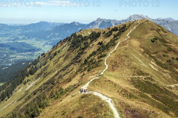 View of Schlappoldkopf with Fellhorn ridge hiking trail, Oberstdorf, Oberallgäu, Allgäu, Bavaria, Germany