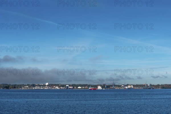 State capital Kiel, industry and shipyards in the Friedrichsort district, LINDENAU Werft GmbH, Halle, economy, industry, marina, Schleswig-Holstein, Germany