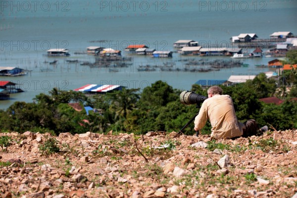 Photographer with a big lens (600mm)