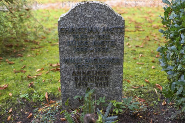 Grave, tombstone, Willi Bleicher, German resistance fighter against National Socialism, later head of the IG Metall trade union in Baden-Württemberg, main cemetery, Stuttgart, Baden-Württemberg, Germany