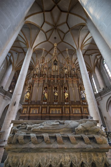 Sarcophagus of Count Palatine Rupert Pipan, 1397, behind the Hochalter, St. Martin Church, Amberg, Upper Palatinate, Bavaria, Germany