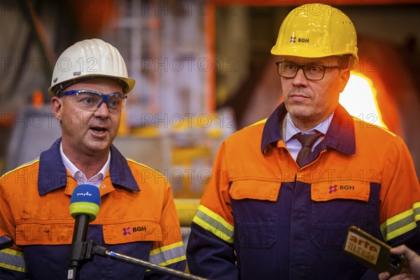 The sector needs reliable energy supply at predictable and competitive prices Joint demands from Economics Minister Dirk Panter, Companies, Steel Industry Association and IG Metall on industrial electricity prices and extension of electricity price compensation Alexander Grosse, managing director of BGH Edelstahl Freital, Saxony's Minister of Economics Dirk Panter, Freital, Saxony, Germany