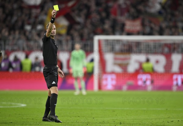 Referee Bastian Dankert shows yellow card warning Deutscher Classico, FC Bayern Munich FCB against Borussia Dortmund BVB, Allianz Arena, Munich, Bayern, Germany