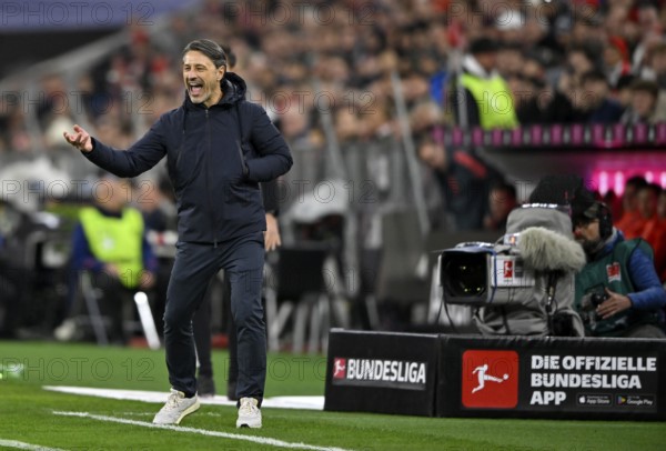 Coach Niko Kovac Borussia Dortmund BVB on the sidelines gesture gesture TV camera, German Classico, FC Bayern Munich FCB versus Borussia Dortmund BVB, Allianz Arena, Munich, Bayern, Germany