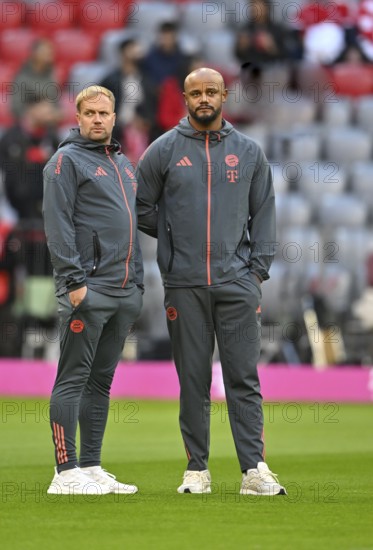 Coach coach Vincent Kompany FC Bayern Munich FCB and assistant coach Aaron Danks FC Bayern Munich FCB at the place inspection, German Classico, FC Bayern Munich FCB versus Borussia Dortmund BVB, Allianz Arena, Munich, Bayern, Germany