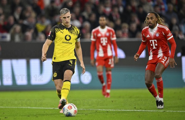 Nico Schlotterbeck Borussia Dortmund BVB (04) Ball Action Sacha Boey FC Bayern Munich FCB (23) Nicolas Jackson FC Bayern Munich FCB (11) German Classico, FC Bayern Munich FCB versus Borussia Dortmund BVB, Allianz Arena, Munich, Bayern, Germany
