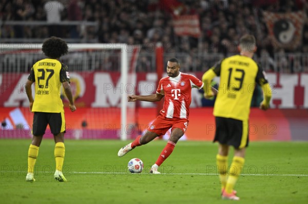 Jonathan Tah FC Bayern Munich FCB (04) Ball action Karim Adeyemi Borussia Dortmund BVB (27) Pascal Gross Borussia Dortmund BVB (13) German Classico, FC Bayern Munich FCB versus Borussia Dortmund BVB, Allianz Arena, Munich, Bayern, Germany