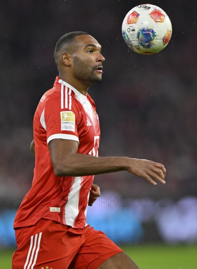 Jonathan Tah FC Bayern Munich FCB (04) action on the ball Deutscher Classico, FC Bayern Munich FCB versus Borussia Dortmund BVB, Allianz Arena, Munich, Bayern, Germany