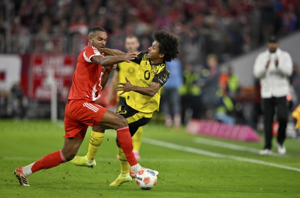 Duel, action Jonathan Tah FC Bayern Munich FCB (04) against Karim Adeyemi Borussia Dortmund BVB (27) coach Vincent Kompany FC Bayern Munich FCB claps his hands with encouragement, applause from German Classico, FC Bayern Munich FCB against Borussia Dortmund BVB, Allianz Arena, Munich, Bayern, Germany