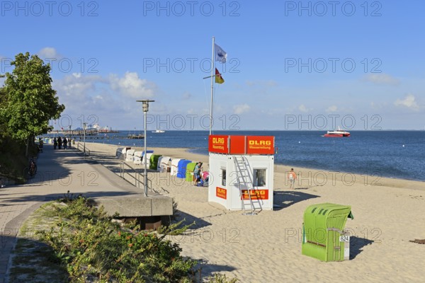 Beach with bathing supervision on the North Sea, Wyk auf Föhr, North Frisian Island, North Frisia, Schleswig-Holstein, Germany