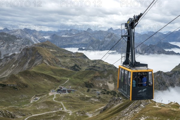 View from Nebelhorn summit to Nebelhorn cable car cabin, mountains of the Allgäu Alps behind, mountains rising from fog in the valley, Oberstdorf, Oberallgäu, Allgäu, Bavaria, Germany